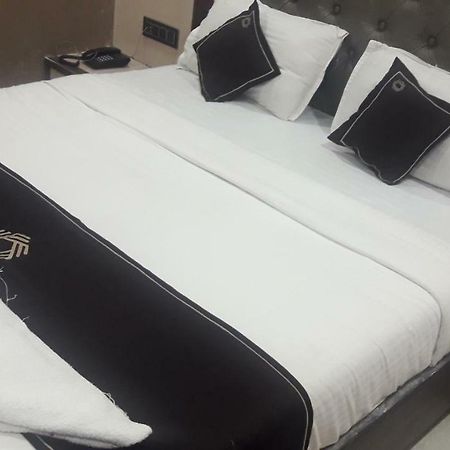 Готель Shine Hospitality Мумбаї Екстер'єр фото