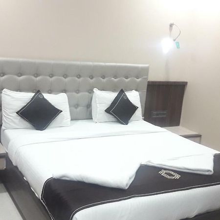 Готель Shine Hospitality Мумбаї Екстер'єр фото