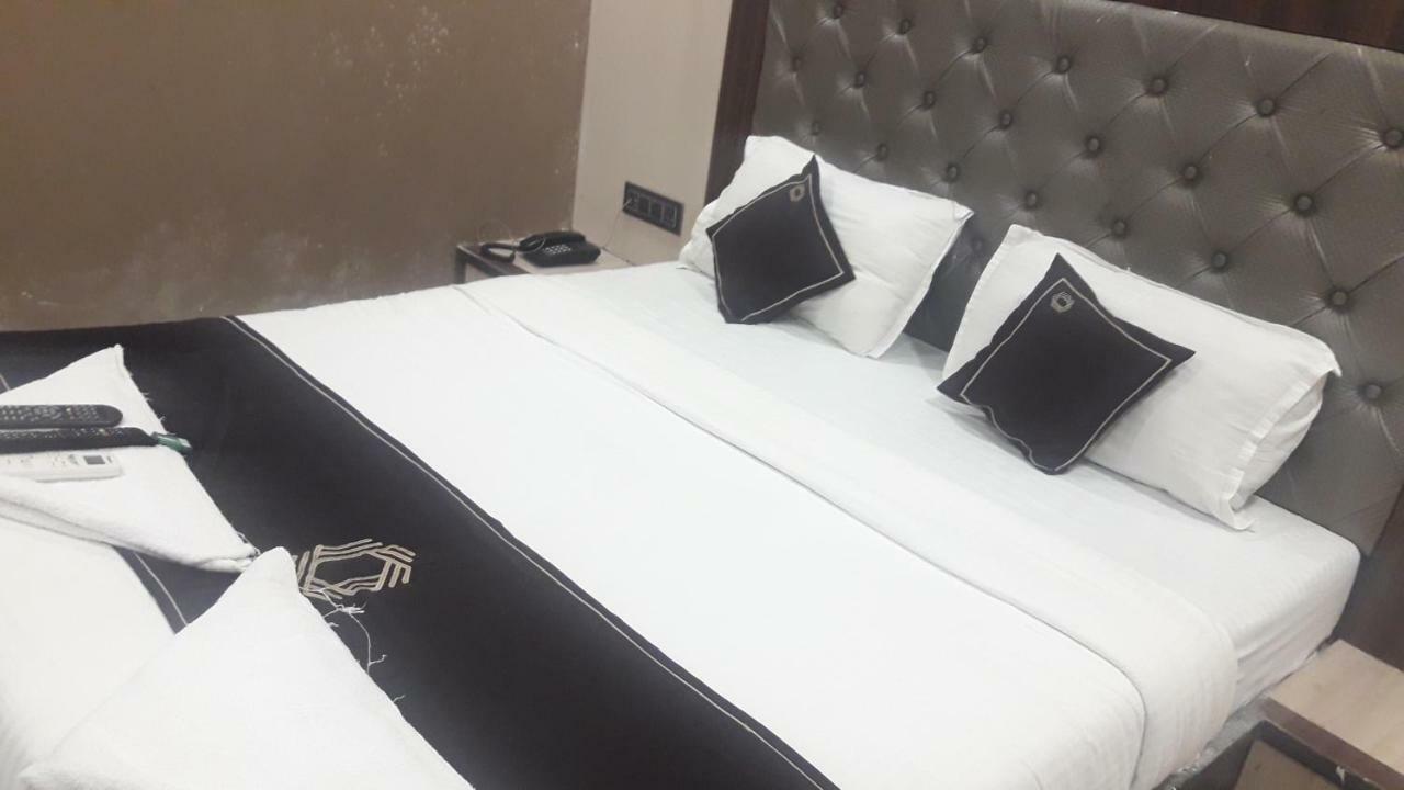 Готель Shine Hospitality Мумбаї Екстер'єр фото