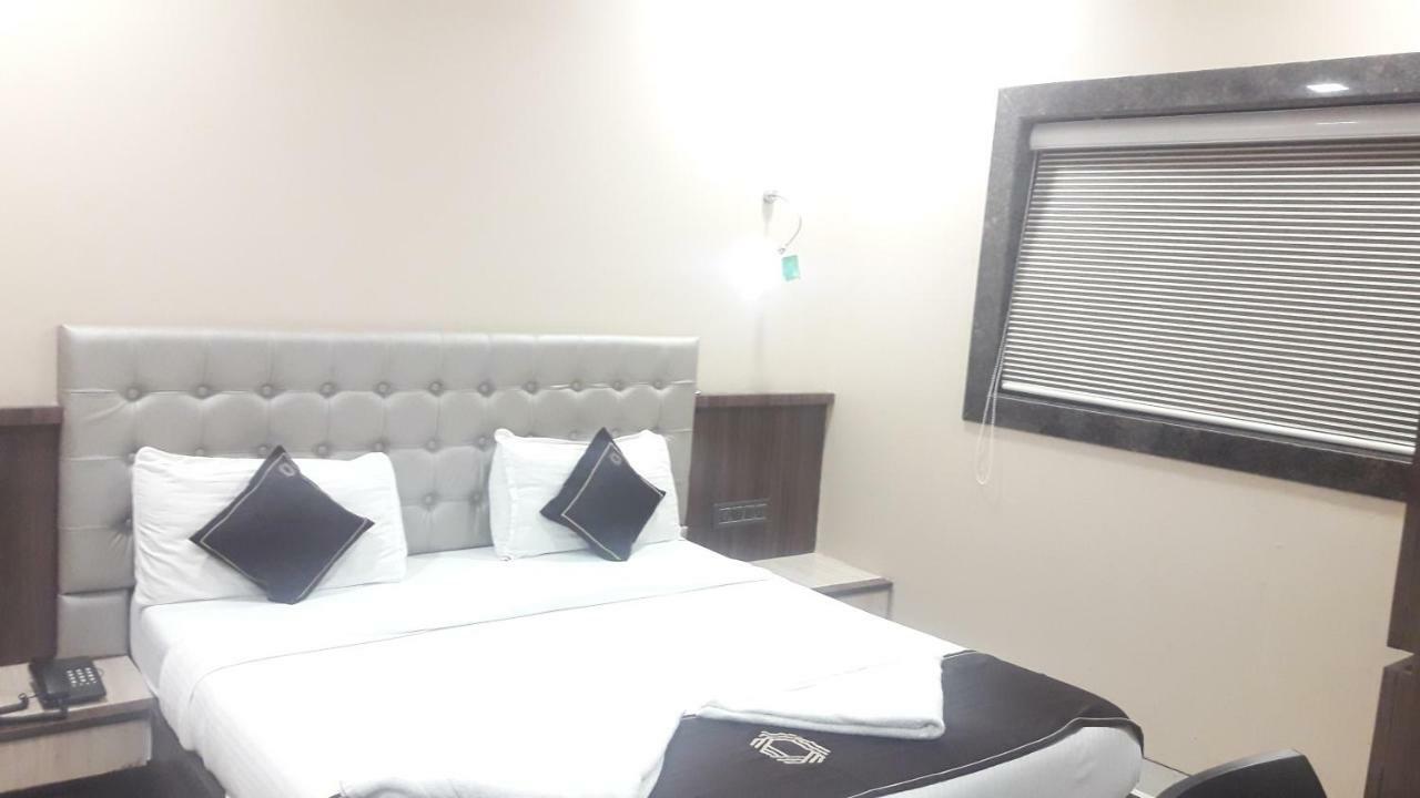 Готель Shine Hospitality Мумбаї Екстер'єр фото